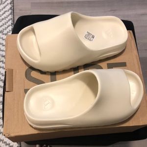 Yeezy Slide Bone